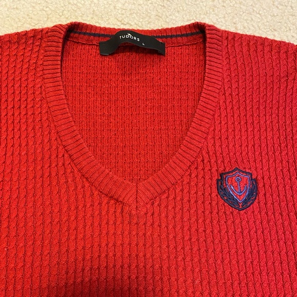 Tudor V-neck woman’s sweatshirt - Picture 2 of 6